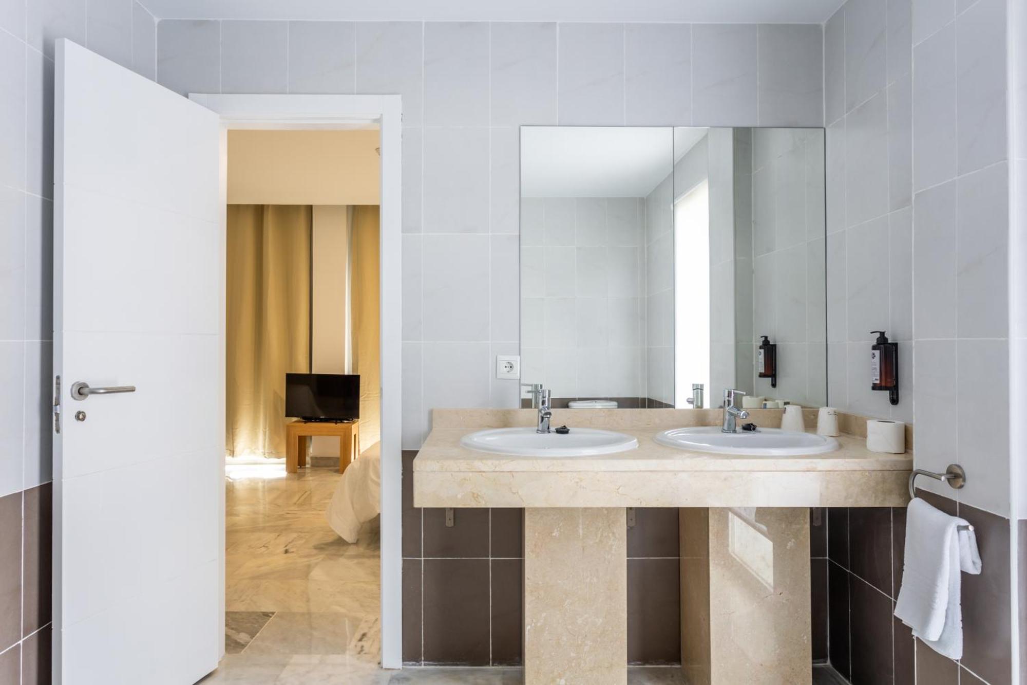 Hotel El Tujjar Los Barrios Dış mekan fotoğraf