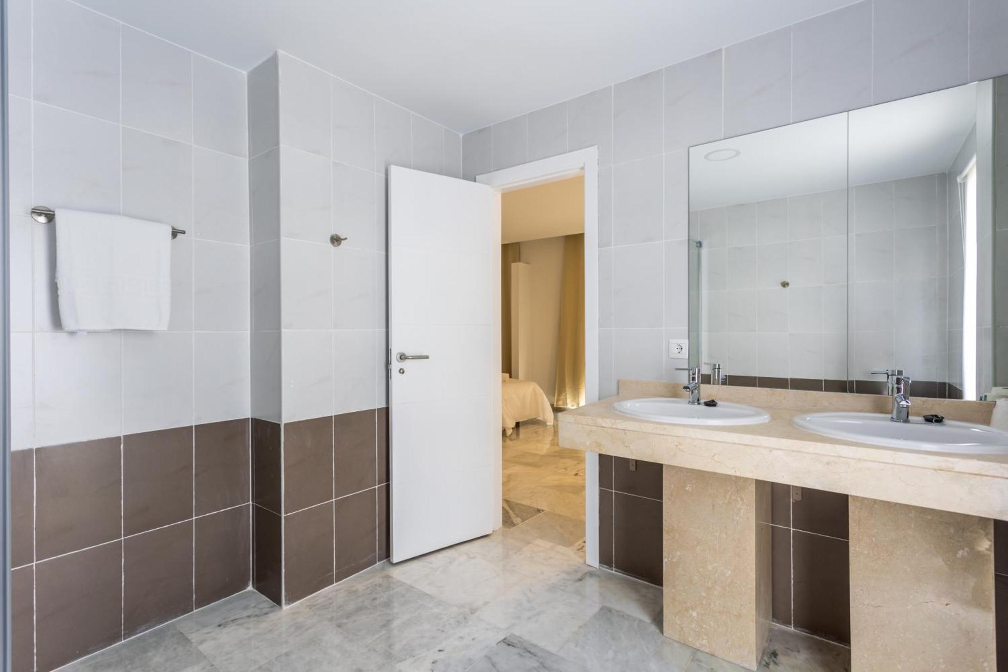 Hotel El Tujjar Los Barrios Dış mekan fotoğraf
